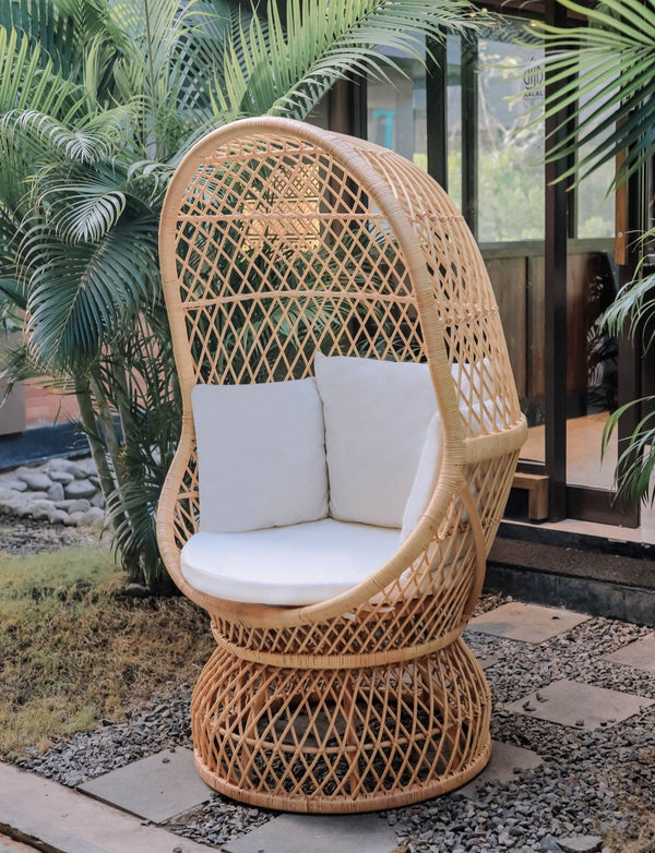 MANADO - Egg armchair in natural rattan and beige fabric