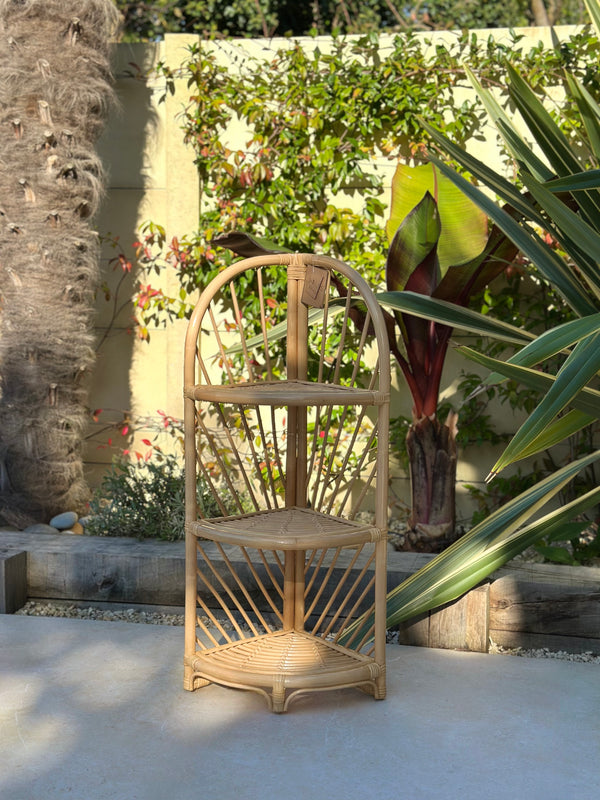 KOLAKA - 3-level corner shelf in natural rattan