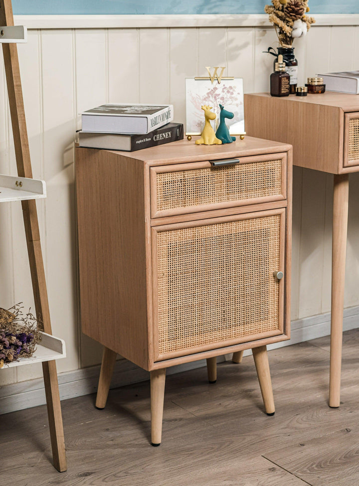 Bedside table with 1 door and 1 drawer in natural rattan