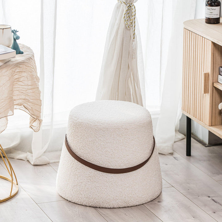 Pouf with white wool and rope